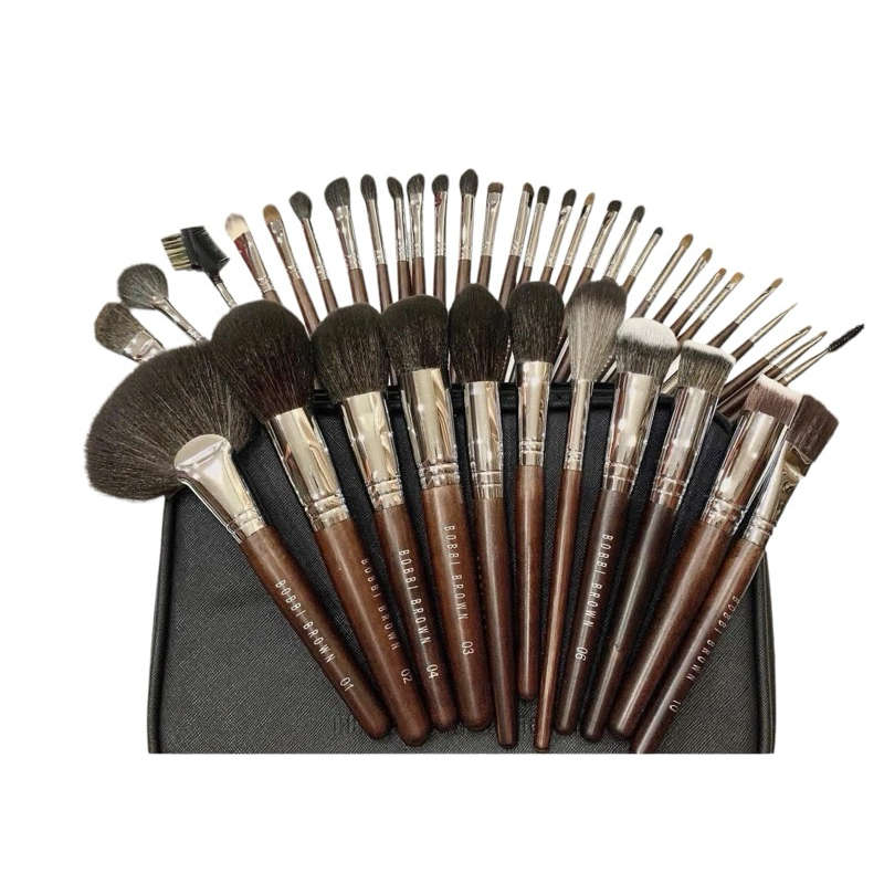 Bộ cọ Bobbi Brown 33 cây, cán nâu. SP chuyên dụng cho make up cô dâu chuyên nghiệp. Lông cọ cực mịn màng, bám phấn.
