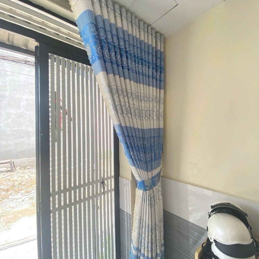 Gấm hoa văn màu xanh , giá của 1 tấm rèm căng thẳng ( chua bao gồm thanh treo) vải polyster 2 lớp cản nắng 70% thích hợp