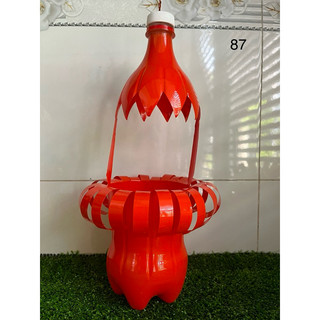 Chậu tái chế. 1 Chậu treo trồng cây. màu bằng sơn xịt,  rửa nước được. Nhóm 7
