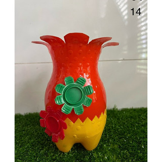 Chậu tái chế. 1 Chậu trồng cây. Màu bằng sơn xịt,  rửa nước được. Nhóm 8