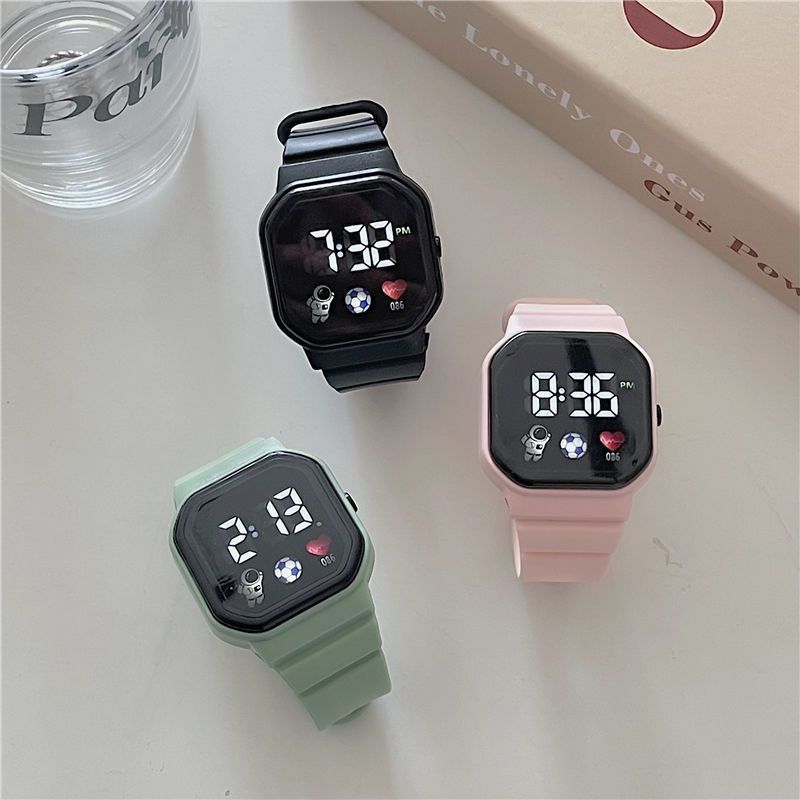 Đồng Hồ Đeo Tay Điện Tử Đèn LED Mặt Vuông Màu Trơn Họa Tiết Phi Hành Gia Trái Tim Phong Cách Hàn Quốc Cho Học Sinh | BigBuy360 - bigbuy360.vn