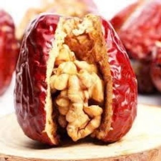 Táo đỏ Tân Cương kẹp hạt Óc Chó Đắc  Lắc ,món ăn vặt healthy đã ngon và bổ,hàng mới,giá rẻ,date xa
