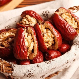 Táo đỏ Tân Cương kẹp hạt Óc Chó Đắc  Lắc ,món ăn vặt healthy đã ngon và bổ,hàng mới,giá rẻ,date xa
