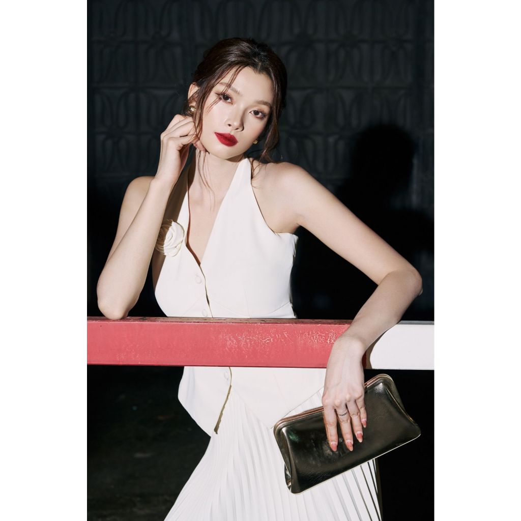 Vella Fashion set áo peplum cổ yếm phối chân váy dập ly VA24126 VV24127