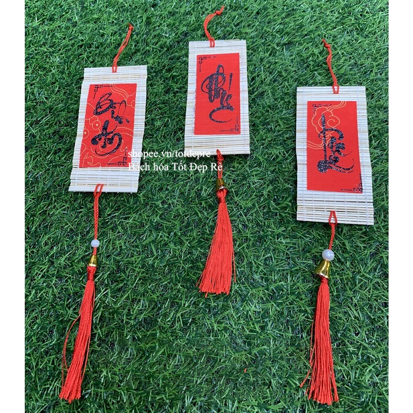 Liễn mành tre in chữ Tết Xuân Phúc Lôc Thọ  gắn tháp bánh treo trang trí Tết