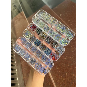 Đá Chân Keo Khay 1440 Viên Mix Size