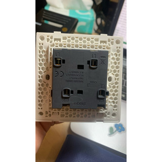 WGML121- Công Tắc Đèn Đôi ,Mặt 2, 1 Chiều- 16A- Hager