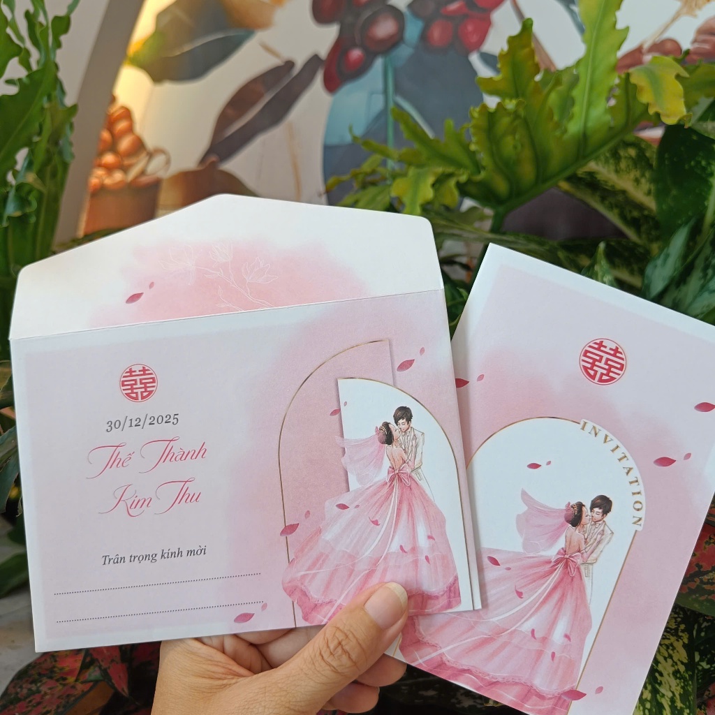 Thiệp cưới giá rẻ PQ 1025. Thiệp cưới màu hồng, mẫu thiệp dễ thương lắm nh. Chỉ có 2k mấy