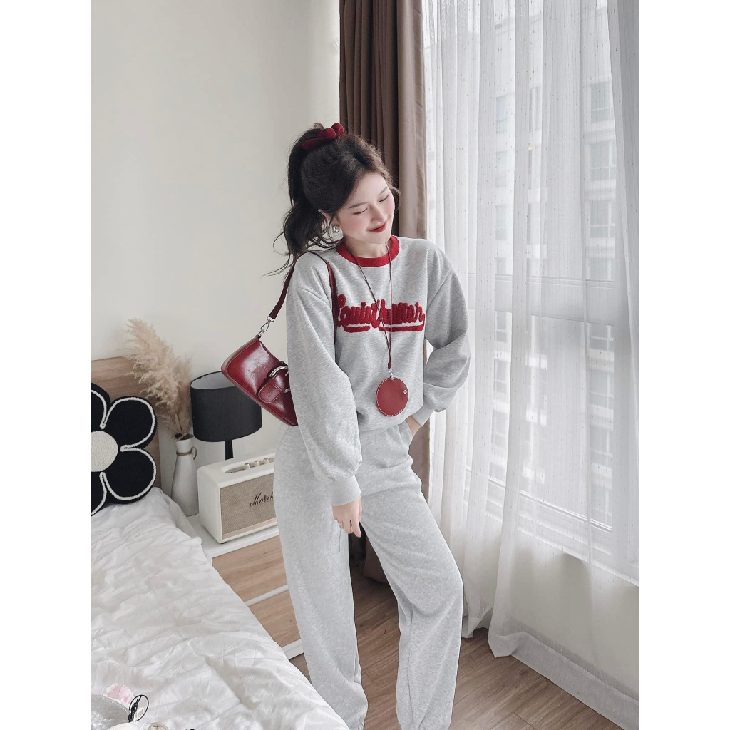 set đồ nữ mùa đông , đồ bộ nữ áo dài tay chát nỉ màu kem sáng thêu chữ cổ tròn viền đỏ xinh xắn Donna hcom3701
