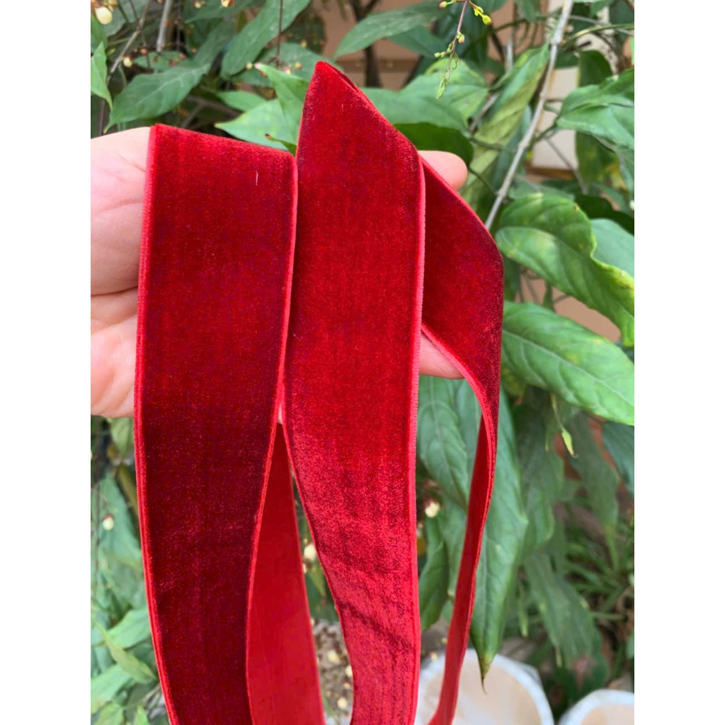 1 met Ruy băng vải nhung làm nơ decor sang trọng