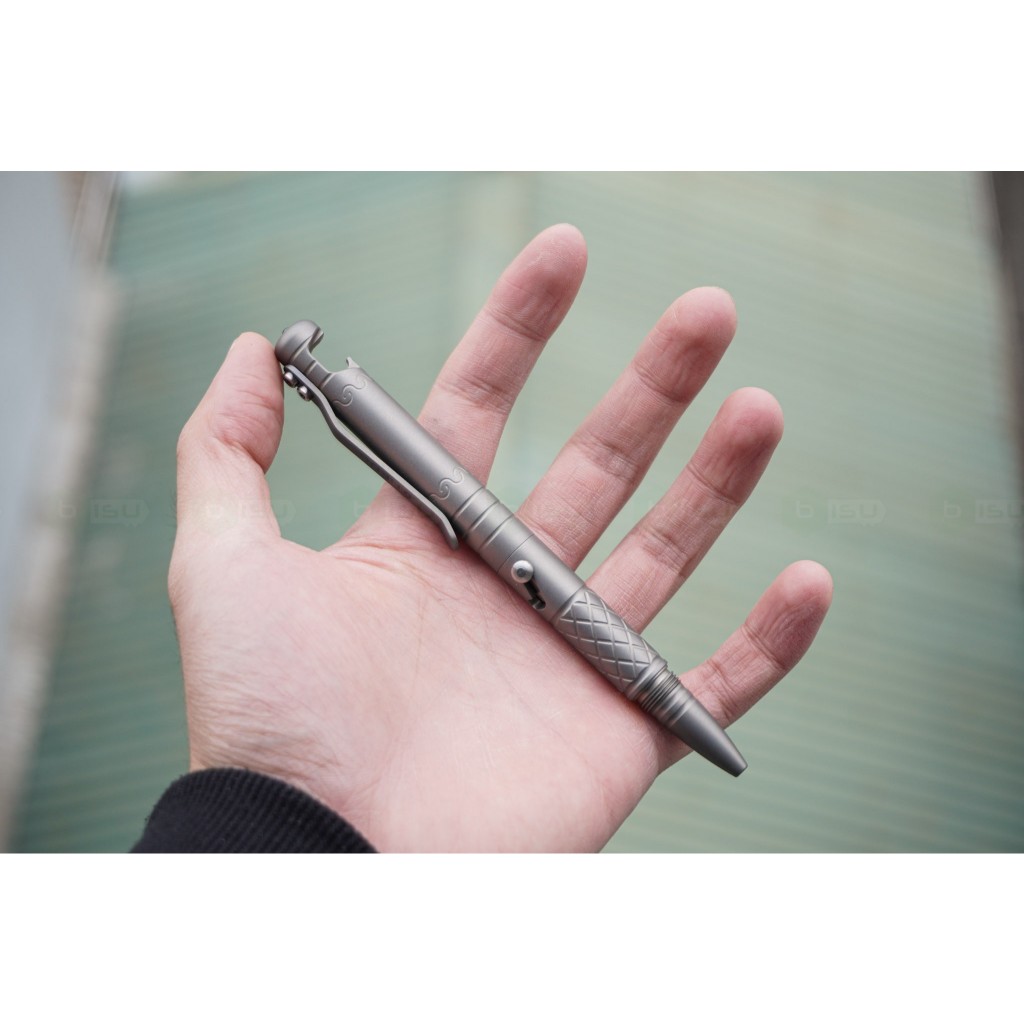 Bút Titanium Tacray kèm lưỡi rọc giấy (lẫy Bolt-Action)