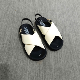 Sandal nữ IGU hai quai Chéo cao 3cm mút mềm êm chân quai may chắc chắn phong cách Hàn Quốc.