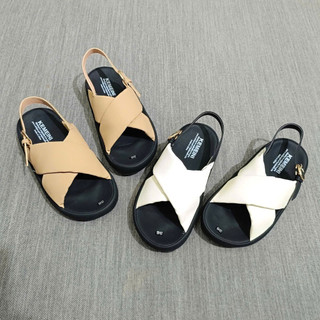 Sandal nữ IGU hai quai Chéo cao 3cm mút mềm êm chân quai may chắc chắn phong cách Hàn Quốc.