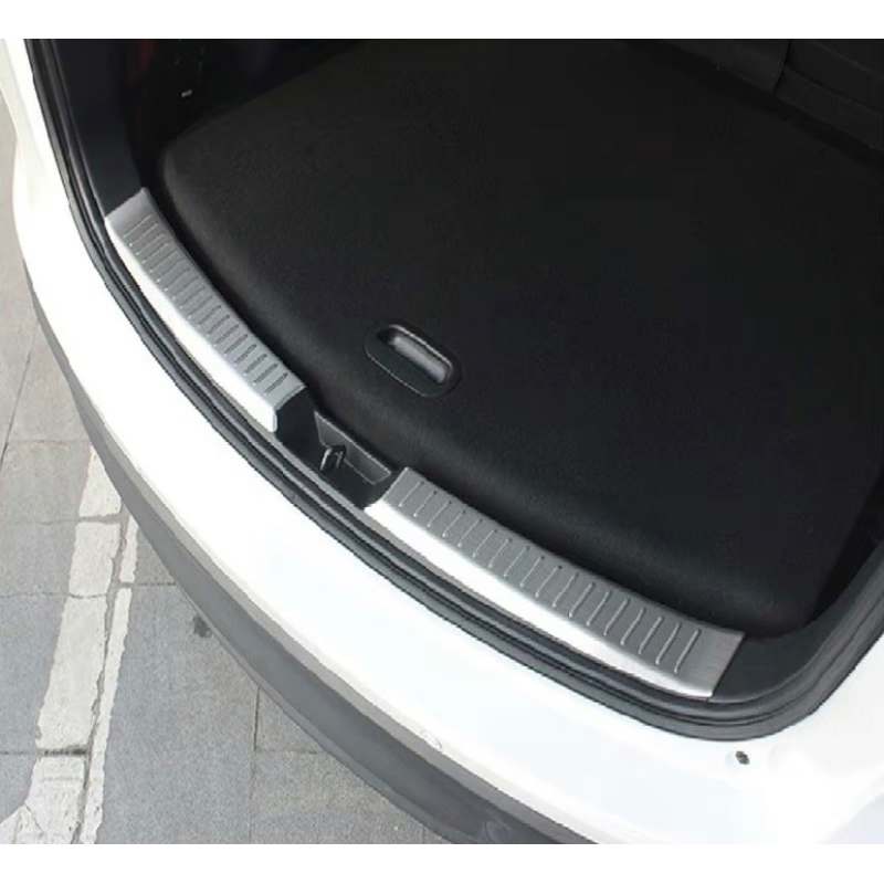Ốp chống trầy cốp xe Mazda Cx5 2018-2025 inox sáng bóng (hàng cao cấp)