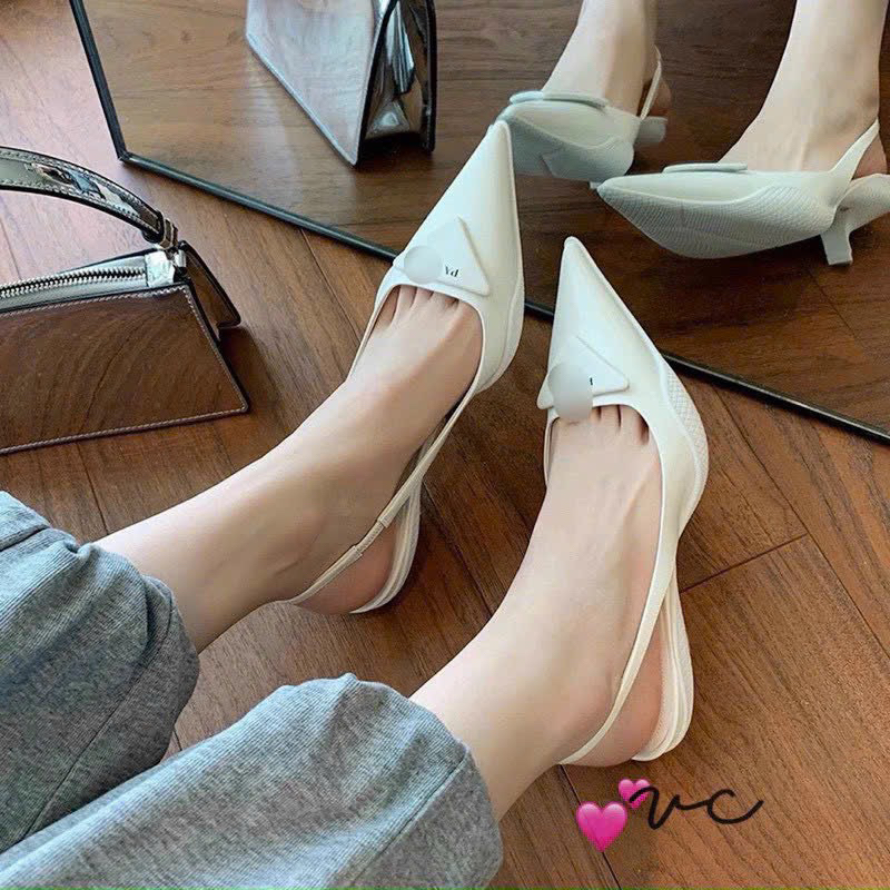 Sandal mũi nhọn