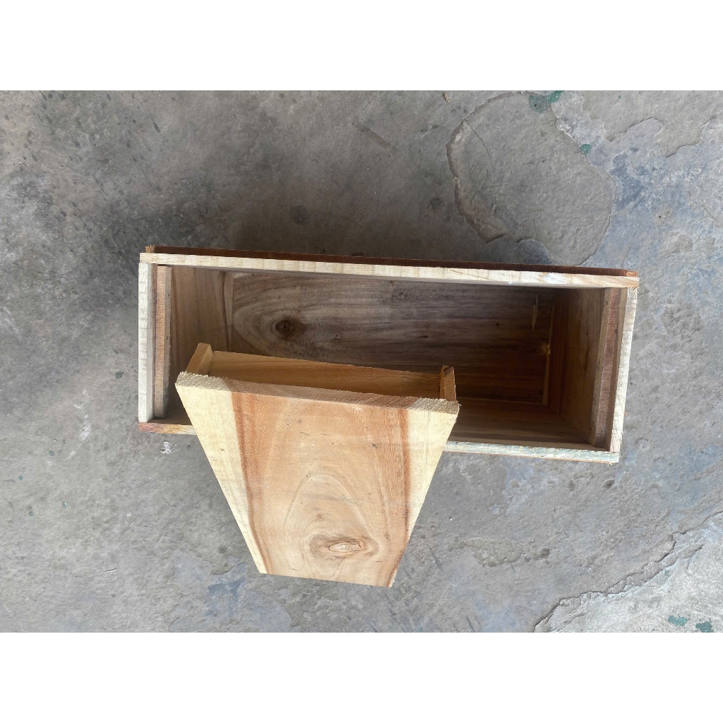 Thùng vật tư dụ ong nội địa rừng và ruồi chất liệu gỗ miền tây thích hợp cho việc nuôi ong
