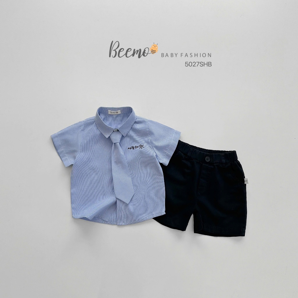 Bộ sơ mi kẻ cổ đức kèm cavat in chữ ngực, set sơ mi cộc tay bé trai áo sơ mi kẻ quần kaki Beemo
