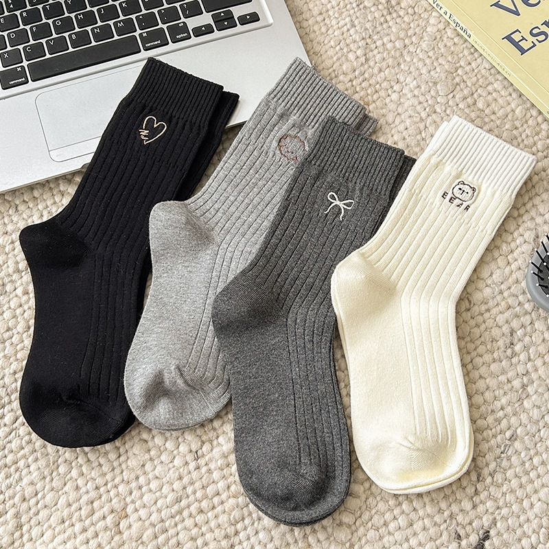 Vớ Tất thêu Gấu, Nơ siêu dễ thương, xinh xắn, trẻ trung và năng động.