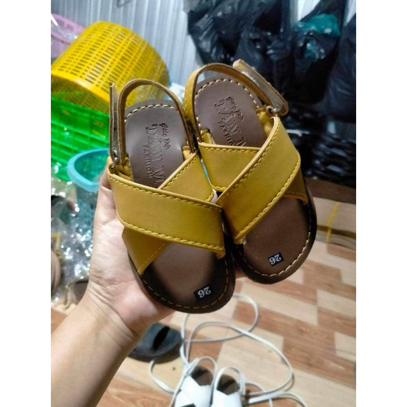 Giày Quai Chéo BaBy Siêu Dể Thương Chất Liệu Quai Mềm Mại Đế Cao Su Chống Trơn Trượt Độ Bền Cao