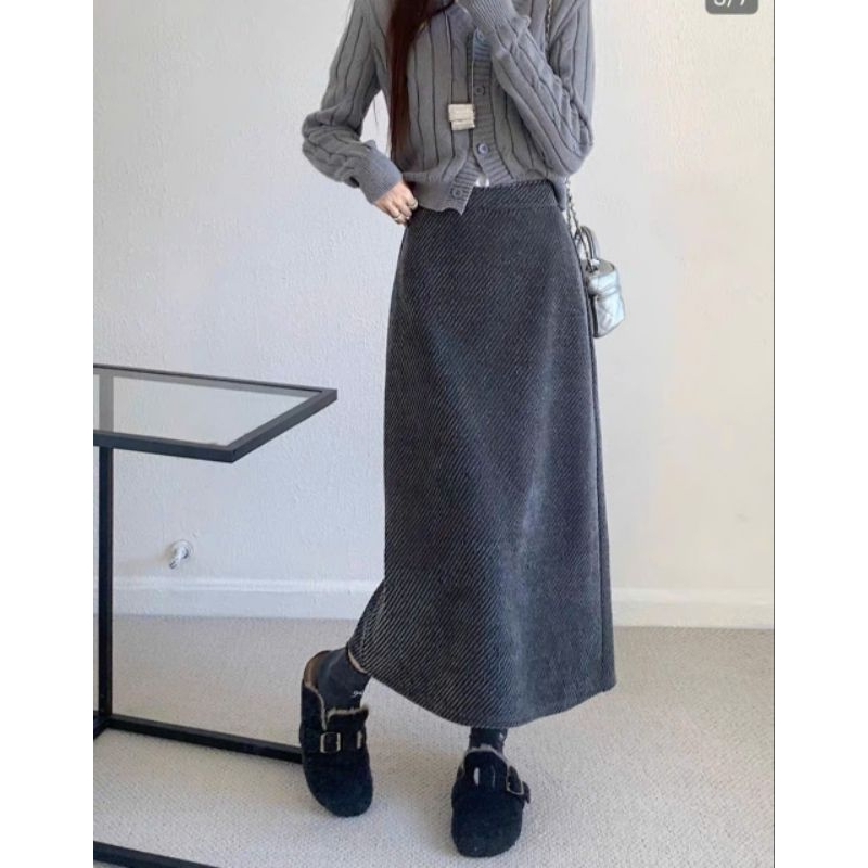 Chân váy A công sở vải dạ chéo, mềm, dãn ,nhẹ ấm có xẻ, kéo khóa sau , chiều dài váy 80cm thanh lịch mà vẫn ấm