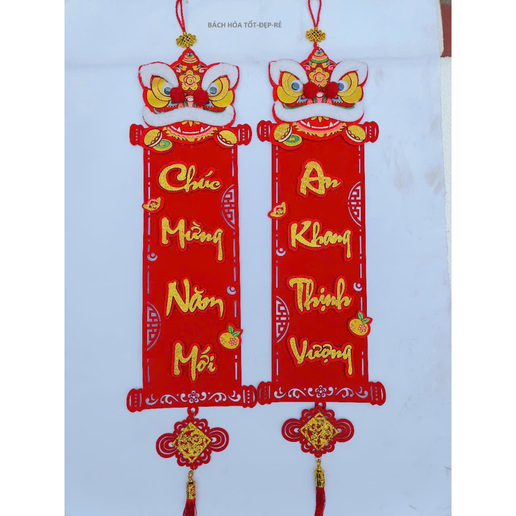 Cặp câu đối đầu lân nhung đỏ chữ nổi treo trang trí Tết