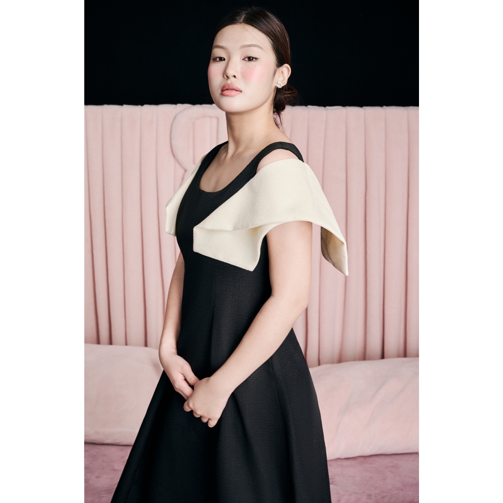 Ảnh RẬP - Đầm Cổ Vuông Tay Khoét Vai Thân Ôm Eo - FRESH 06 3