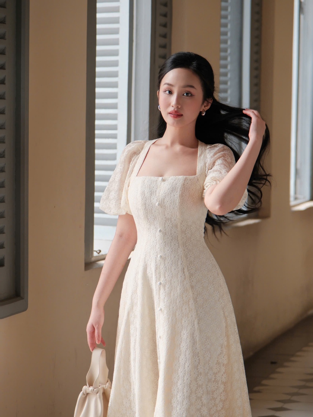 Ảnh LEILA CLOSET | Đầm thiết kế Dalia dáng cổ vuông tay phồng xẻ tà trước 3