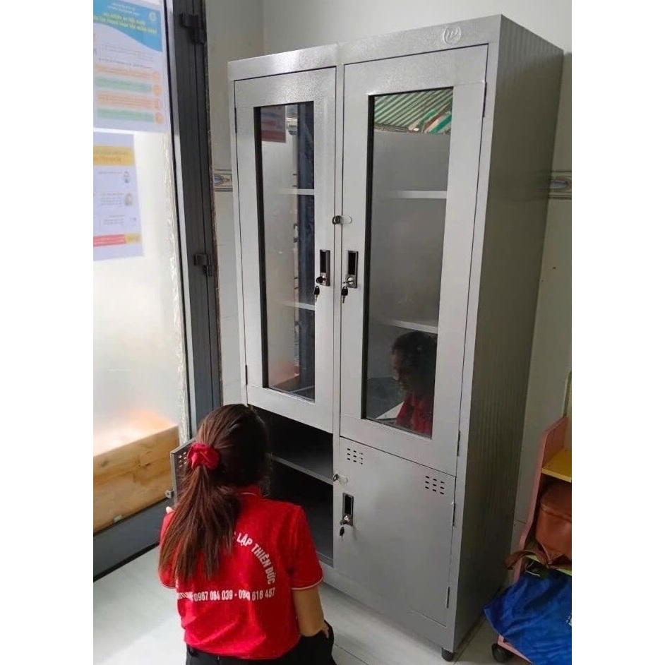 Tủ hồ sơ kính đựng tài liệu văn phòng và trường học.