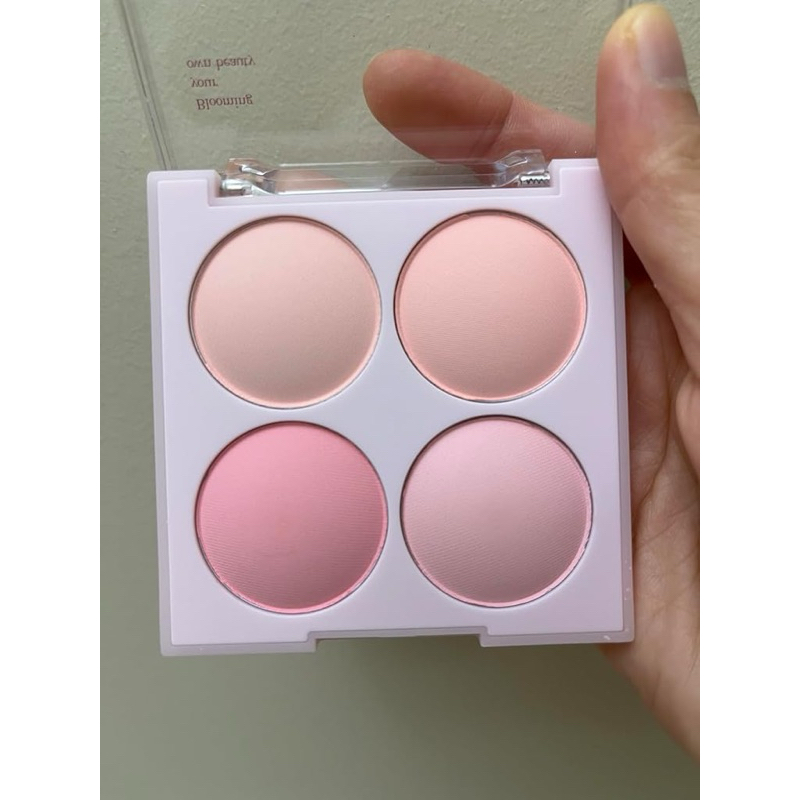 Bảng má Dasique 4 ô màu cam đào lỳ Candy Berry. 4 màu cam trẻ trung năng động.