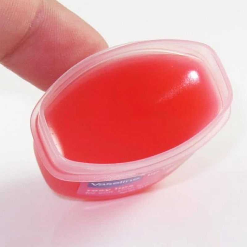 Son hũ dưỡng môi Vaseline Rosy Lips, giúp môi mềm mại, ửng hồng.