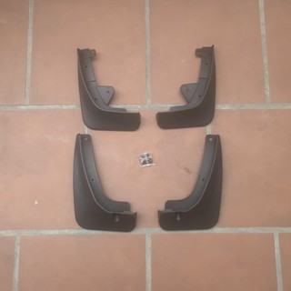 Chắn Bùn Mazda CX3 Chất Liệu Nhựa Dẻo Bộ 4 Chiếc Có Kèm Ốc Vít