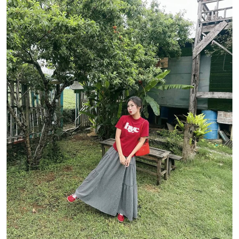 Chân Váy Dài Caro Đen Đỏ Có Điểm Nhấn Dây Xích Ở Eo Willian Skirt