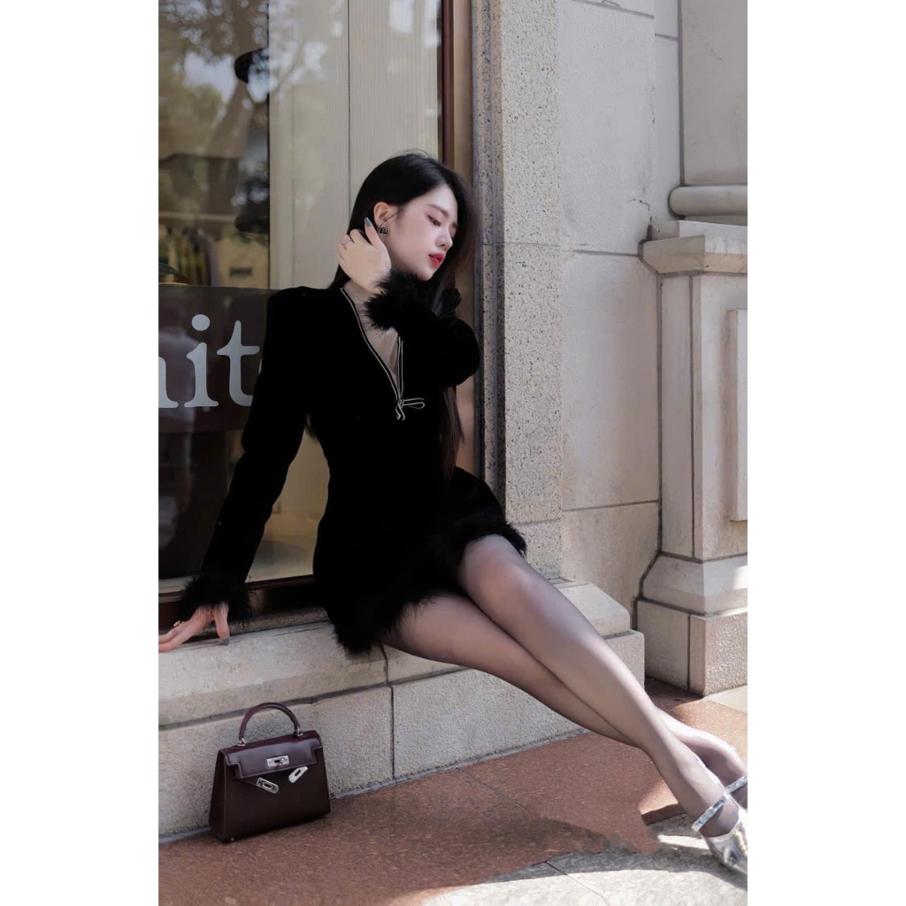 Váy Nhung Đen Cổ V Phối Lông Vũ Gấu Đầm Nhung Tăm Dài Tay Chiết Eo Đính Nơ Tiểu Thư Sang Chảnh - CHAMIE STUDIO
