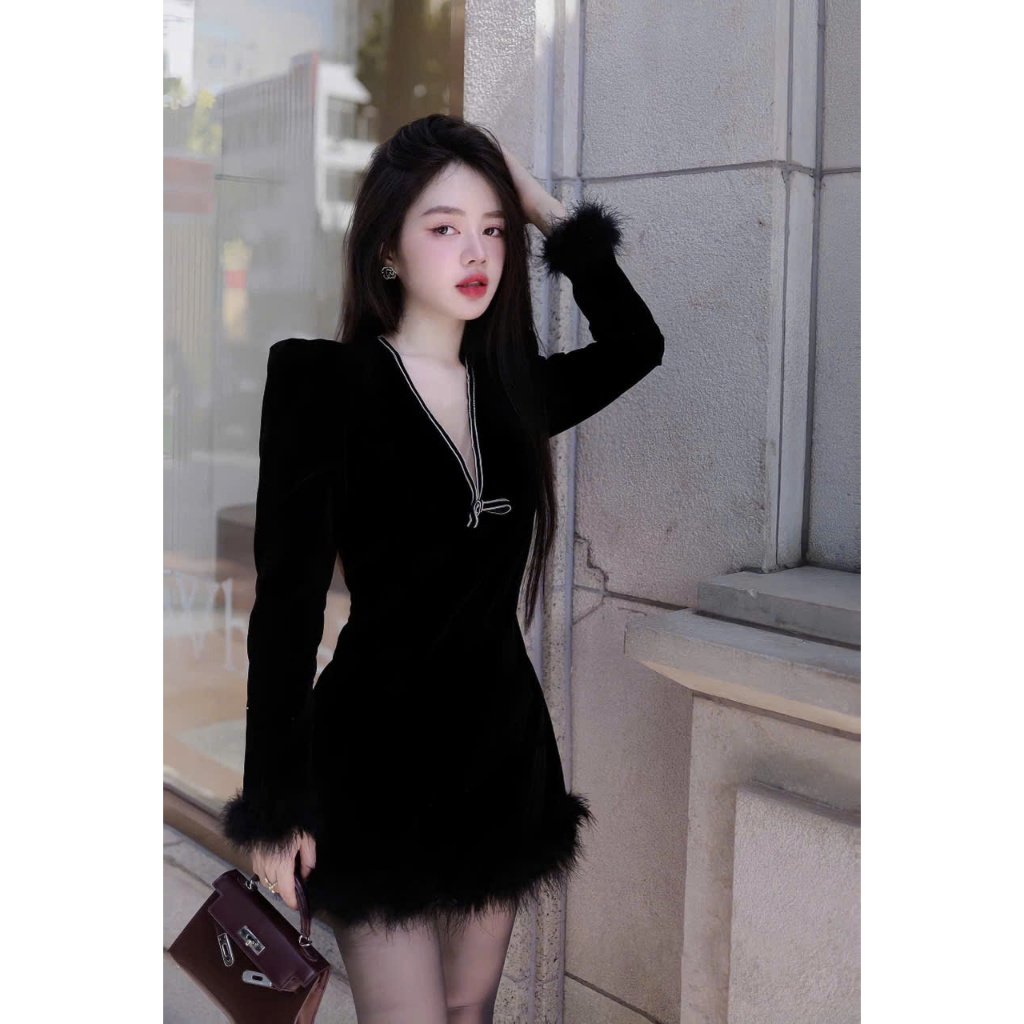 Váy Nhung Đen Cổ V Phối Lông Vũ Gấu Đầm Nhung Tăm Dài Tay Chiết Eo Đính Nơ Tiểu Thư Sang Chảnh - CHAMIE STUDIO