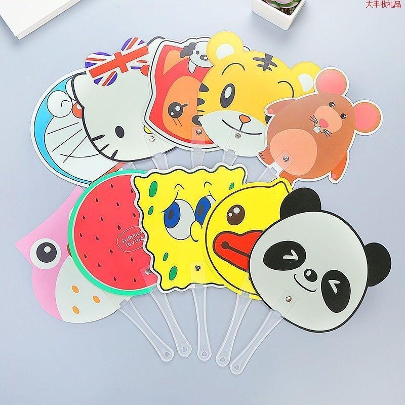 Quạt Nhựa Cầm Tay Cute Nhiều Hình – Giao Mẫu Ngẫu Nhiên