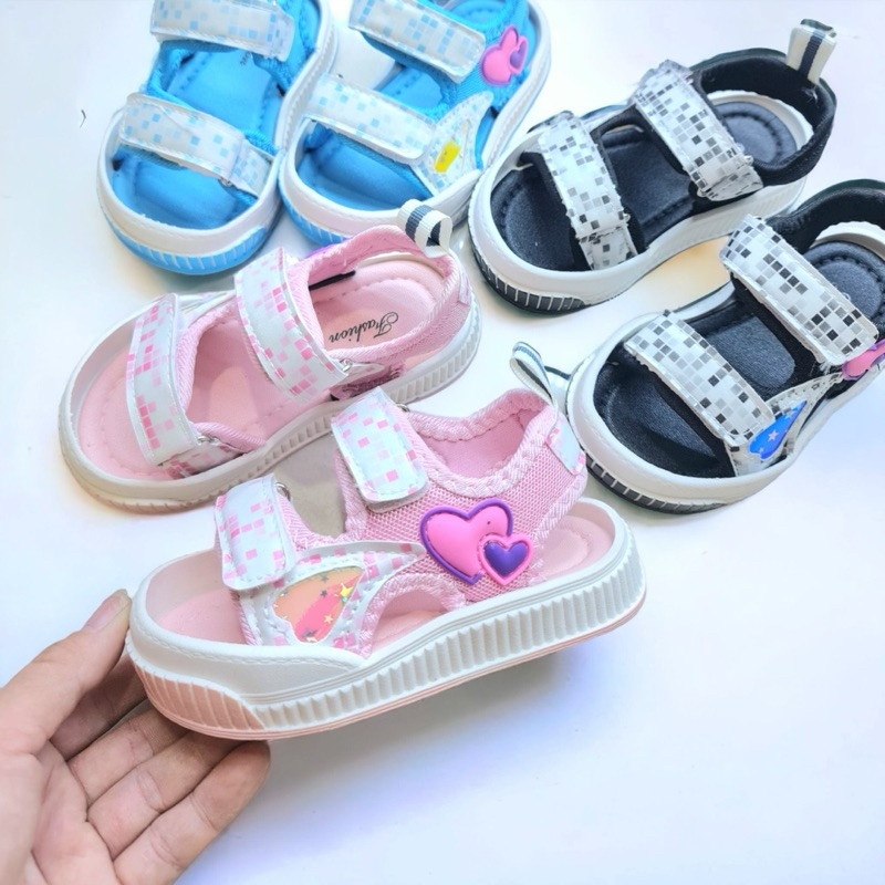 Giày sandal quai dán phong cách thể thao chống nước vải dù siêu mềm cho bé gái hình trái tim