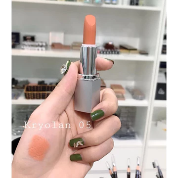 Son Kryolan màu 402(05), màu cam nude, làm lớp nền trước khi thoa son, giúp son lên màu cực chuẩn.