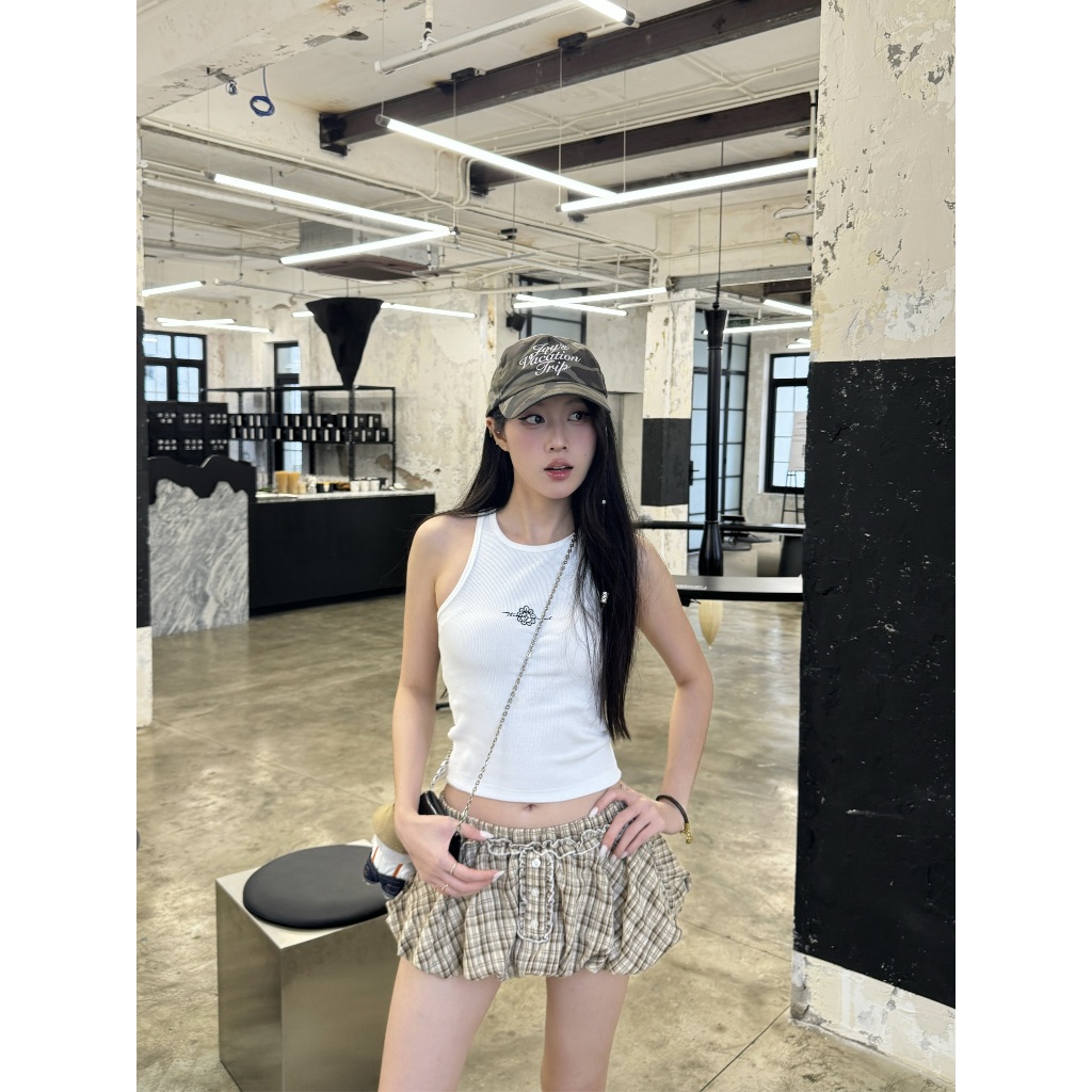 Ảnh Áo Ba Lỗ Nữ tanktop ôm body sexy Trắng và Đen - Brand TSUN Chính Hãng - Cotton thun bo gân co giản 2