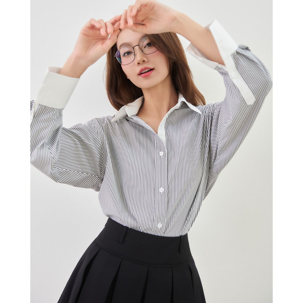 Ảnh Áo sơ mi kẻ sọc nữ GILLEE phối cổ và tay áo trắng, dáng oversized, sơ mi form rộng vải kate Mỹ FAS354 1