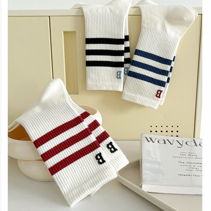 Vớ Chữ B cổ cao Unisex phong cách thể thao, trẻ trung và năng động.