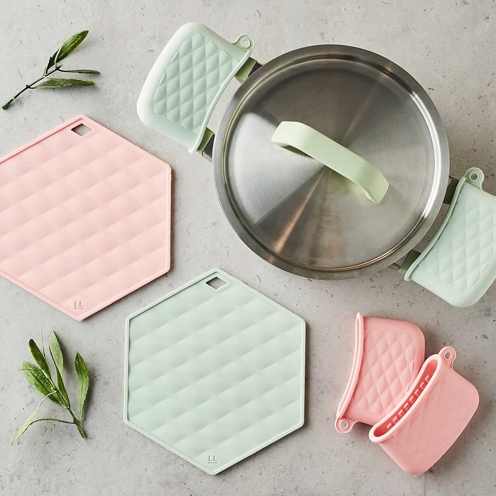 Bộ 1 miếng lót nồi và 2 miếng lót tay cầm bằng Silicone LocknLock Salon Mat And Glove Set CKT224S01 - K-MALL