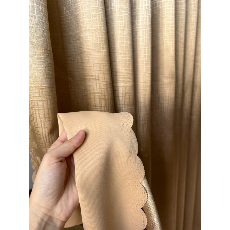 (size lớn) Rèm Khoen Màu Vàng Kim, (Không Kèm Thanh Treo) chất liệu vải gấm, chống nắng, cản sáng, ngăn hơi máy lạnh.