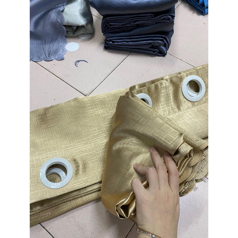 (size lớn) Rèm Khoen Màu Vàng Kim, (Không Kèm Thanh Treo) chất liệu vải gấm, chống nắng, cản sáng, ngăn hơi máy lạnh.