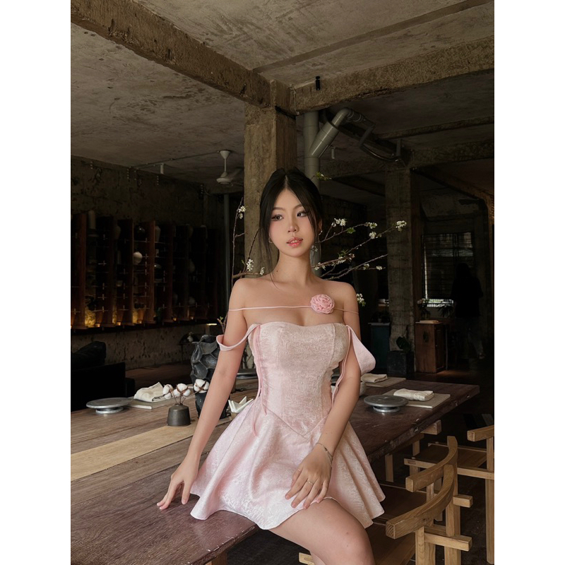 TROUVAILE - Váy 2 dây cột nơ dáng xoè sang chảnh màu hồng pastel có hoạ tiết kèm phụ kiện dây hoa - Lyly Dress