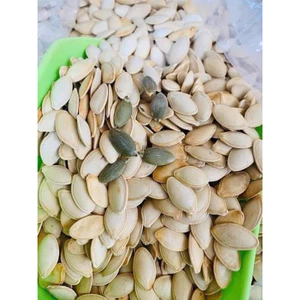 Hạt bí rang chín giòn thơm