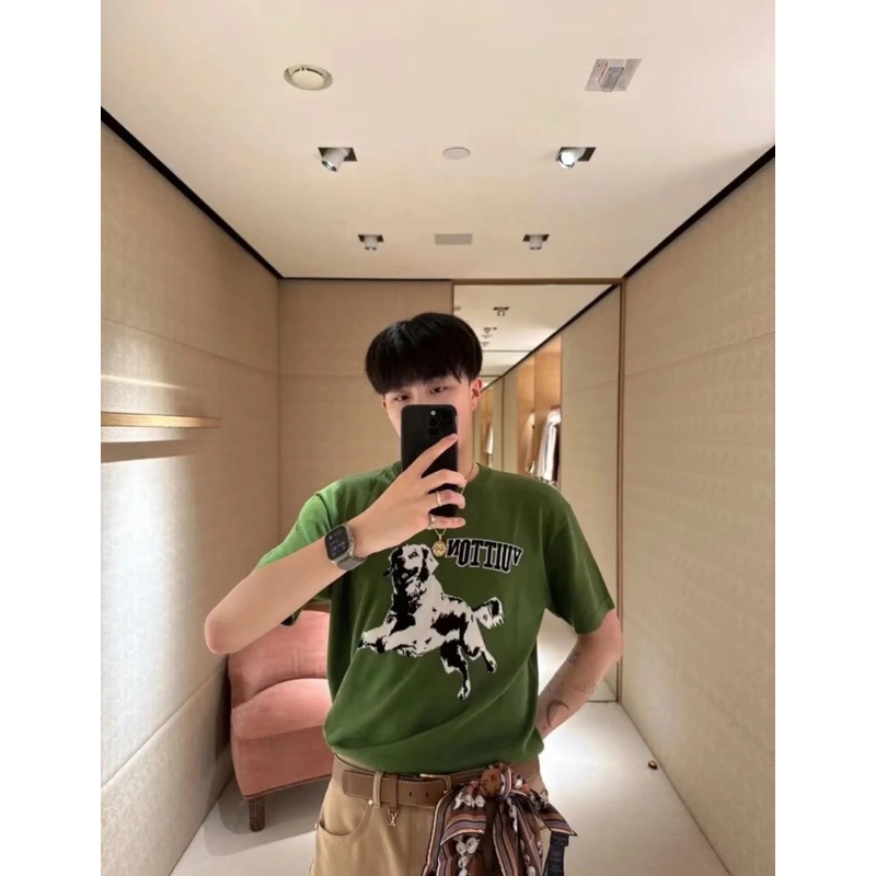 ⚡️[Hight Quality] Áo Phông Lu1s Vu11on X Yakoi Kusama Shirts-Điểm Nhấn Chú Chó Hề Hước Siêu Kinh Điển Street Wear Nam Nữ