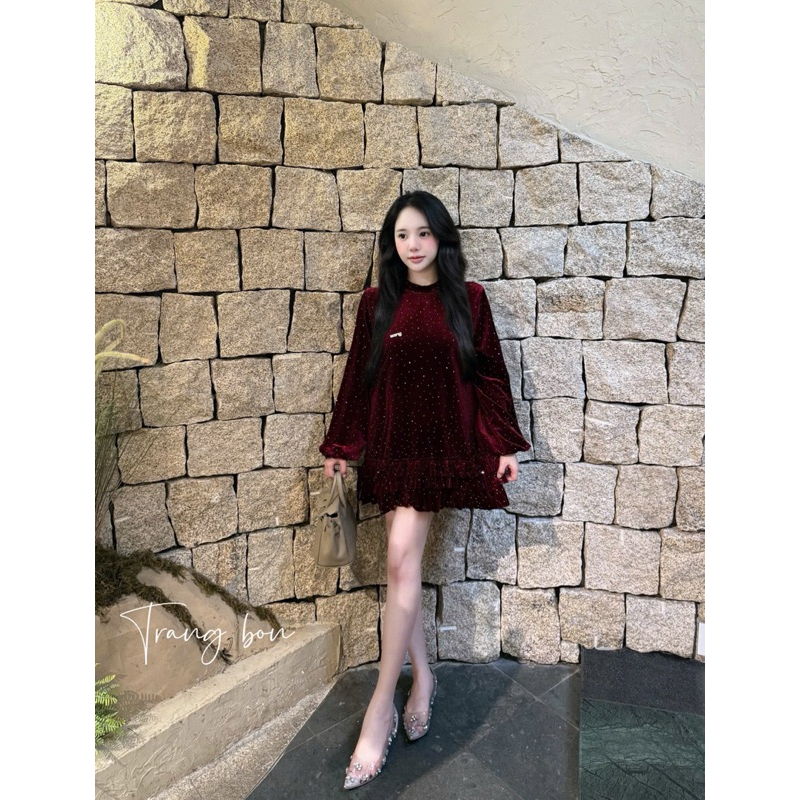 Váy nhung đính đá dáng xuông lấp lánh xinh lắm