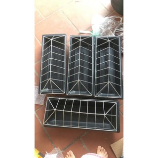 Máng gà dài chống bới, máng ăn chống bới dài cho gà vịt khung thép mạ kẽm