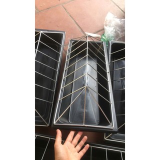 Máng gà dài chống bới, máng ăn chống bới dài cho gà vịt khung thép mạ kẽm