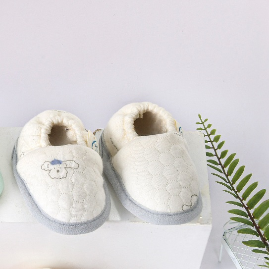 GIày tập đi chất liệu chần bông dày , mềm cho bé